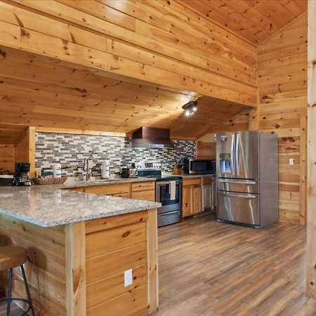 Hot Tub Fire Pit Game Room Theater Easy Access Sleeps 12 - Black Bear Lodge Pigeon Forge Extérieur photo