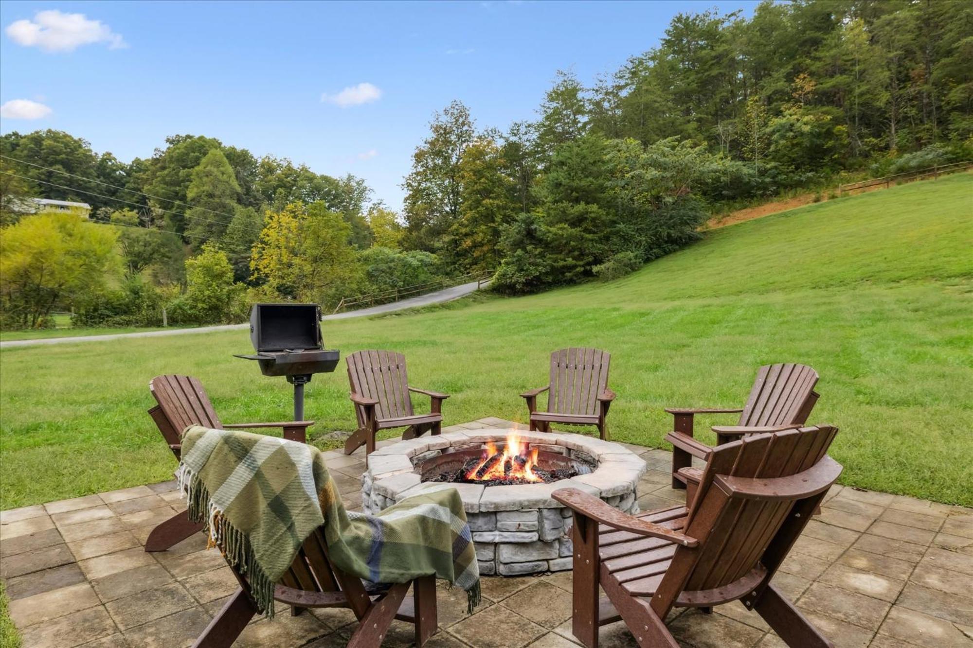 Hot Tub Fire Pit Game Room Theater Easy Access Sleeps 12 - Black Bear Lodge Pigeon Forge Extérieur photo