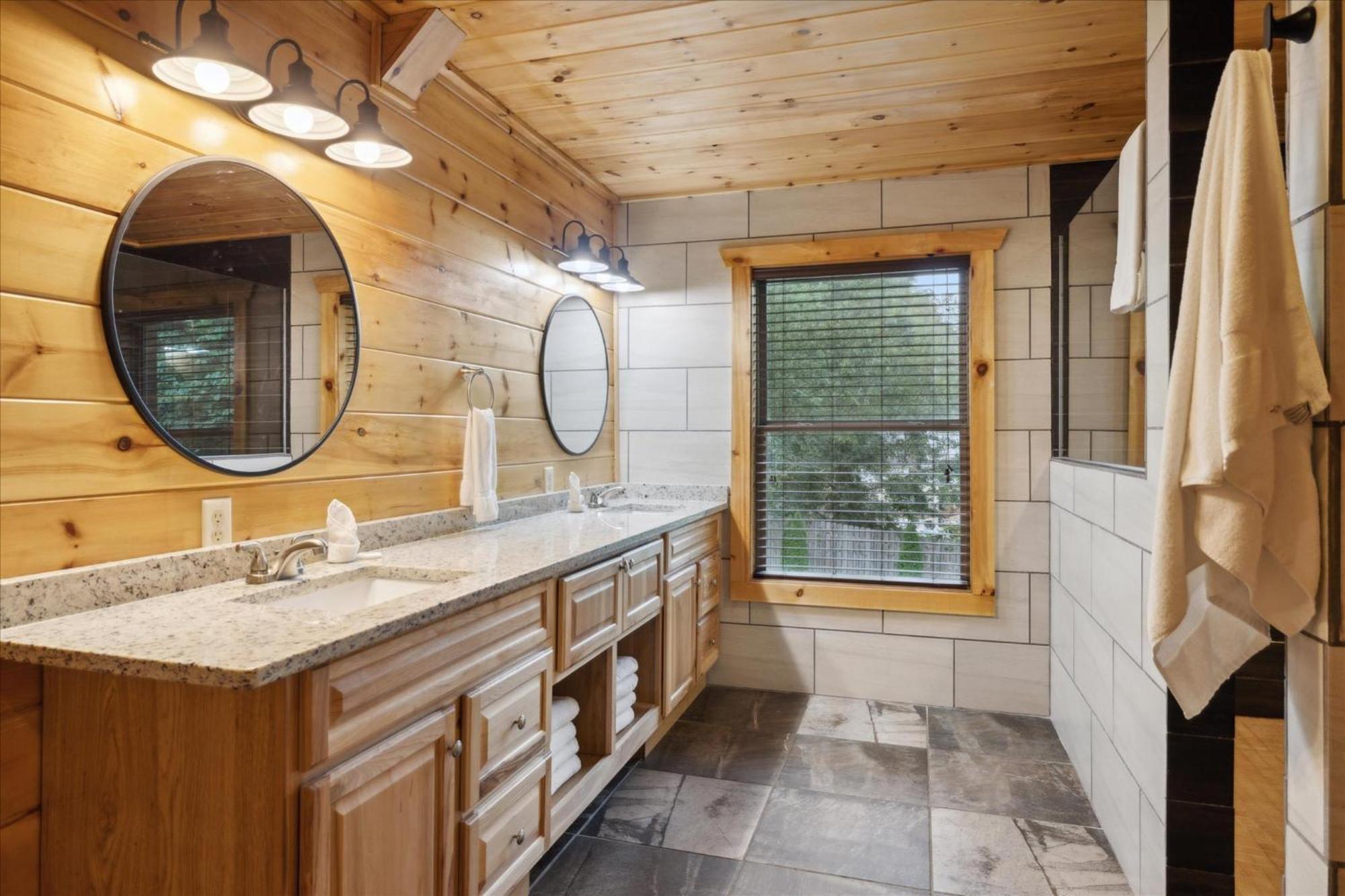 Hot Tub Fire Pit Game Room Theater Easy Access Sleeps 12 - Black Bear Lodge Pigeon Forge Extérieur photo